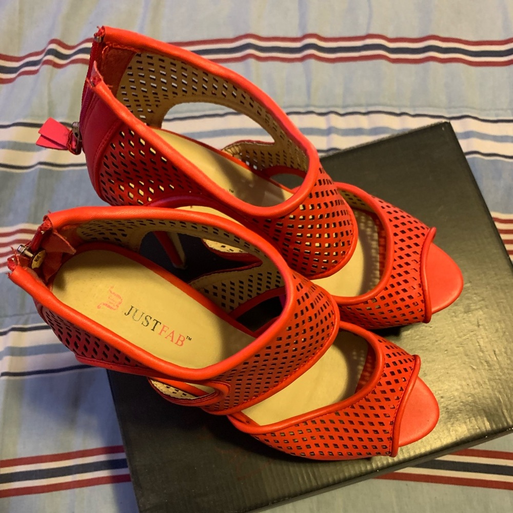 Super cute coral Copenhagen heels